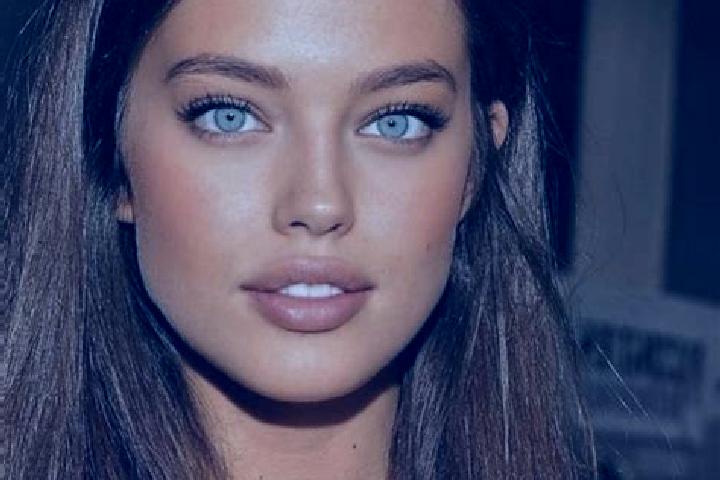 Chloe, 38, a brunette green-eyed mediterranean companion based in Solin. Offering Roleplay, Fetish, Deep French Kissing, Massage. Available for incall and ou...