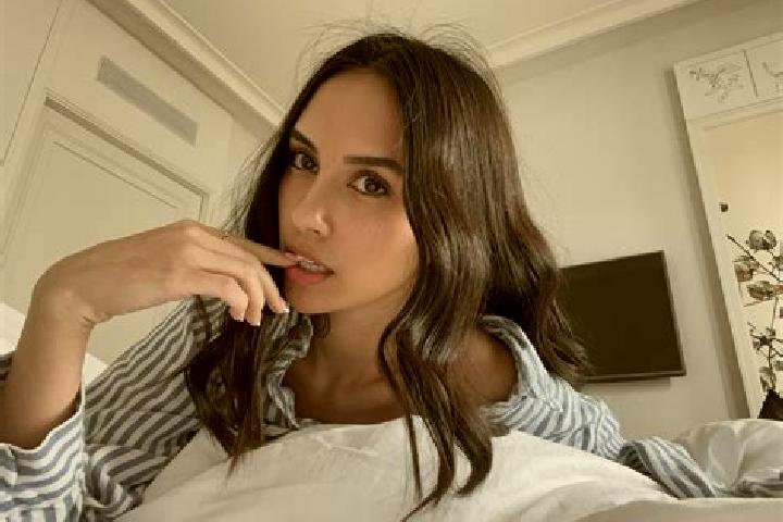 Chloe, 38, a brunette grey-eyed mixed companion based in Chwarta. Offering BDSM, OWO, Travel Companion, Girlfriend Experience, Striptease. Available for inca...