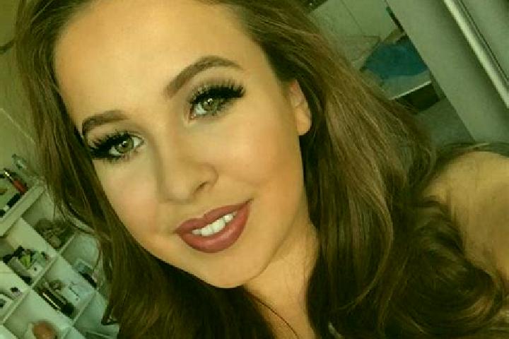 Chloe, 38, a dark blonde amber-eyed middle eastern companion based in Dennison. Offering Striptease, OWO, Dinner Date, Party Girl. Available for incall and o...