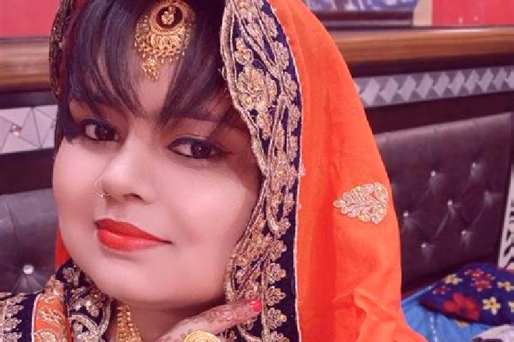 Chloe, 38 — Escort in Beniganj, India