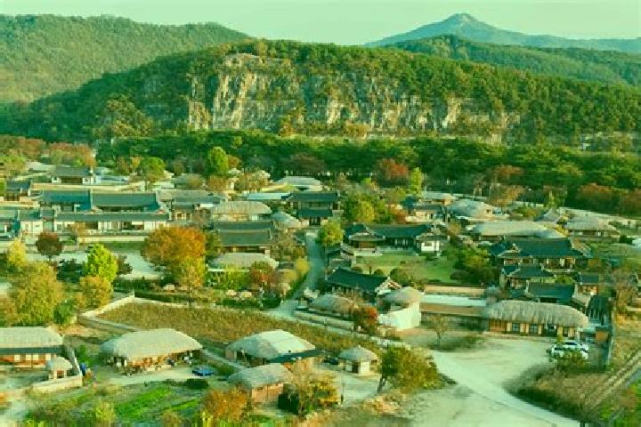 Chloe, 38 — Escort in Hahoe-dong, North Korea