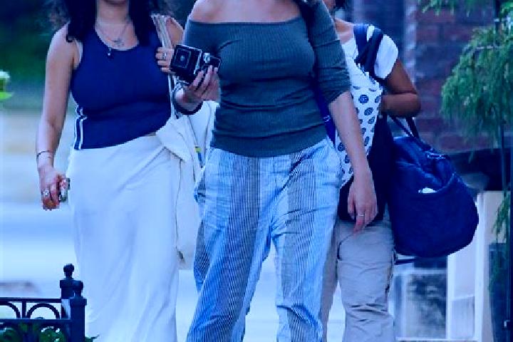 Chloe, 38 — Escort in Siuri, India