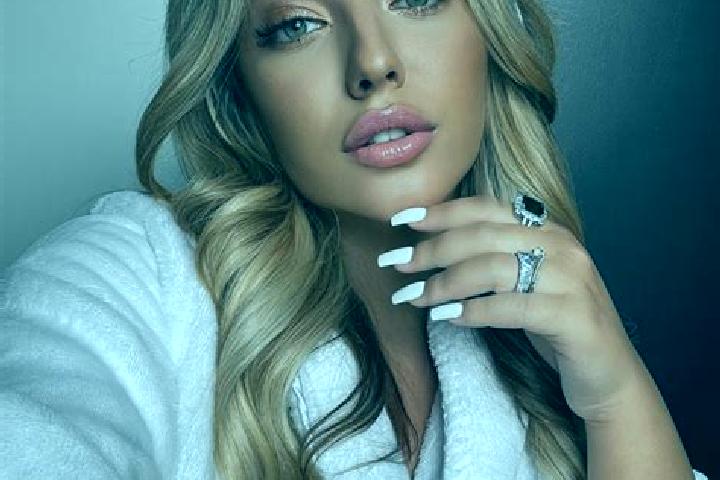 Chloe, 39, a blonde amber-eyed latina companion based in Pedaso. Offering Tantra, Overnight, Deep French Kissing, Domination, Prostate Massage. Available for...