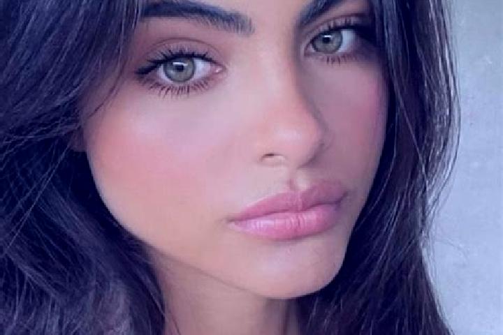 Chloe, 39, a brunette grey-eyed indian companion based in Umm ad Daraj. Offering 69, Dinner Date, Travel Companion, Duos. Available for incall and outcall, d...