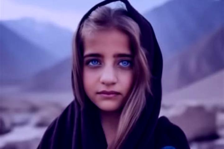 Chloe, 39, a dark blonde amber-eyed middle eastern companion based in Ghimpetenii Noi. Offering BDSM, OWO, Striptease, Roleplay. Available for incall and out...