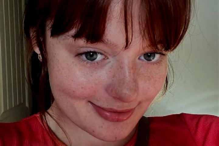 Chloe, 39, a red grey-eyed indian companion based in Checiny. Offering BDSM, OWO, Couples. Available for incall and outcall, day and evening dates.