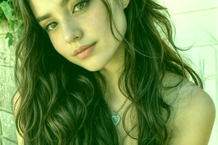 Clara, 20, a auburn brown-eyed european companion based in Kabatabandha. Offering A-Level, Massage, Fetish. Available for incall and outcall, day and evening...