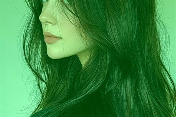 Clara, 20, a auburn brown-eyed european companion based in Tossicia. Offering Erotic Massage, Massage, BDSM. Available for incall and outcall, overnight book...