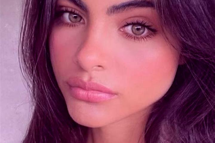 Clara, 20, a black amber-eyed indian companion based in Deraouan. Offering Striptease, Overnight. Available for incall and outcall, day and evening dates.