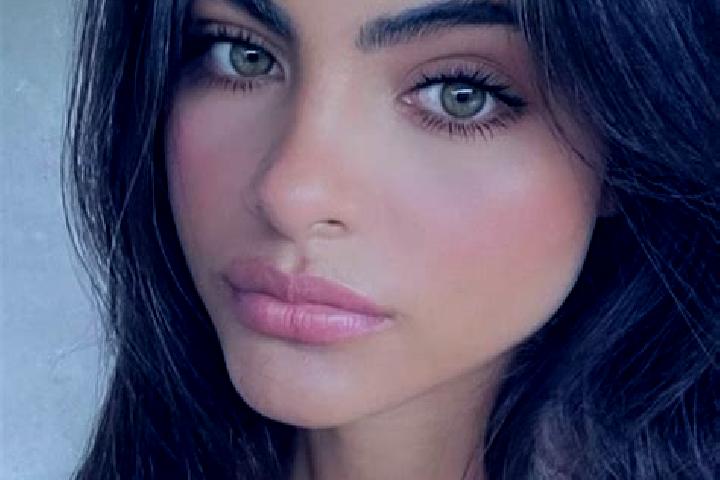 Clara, 20, a brunette green-eyed slavic companion based in Tremosna. Offering Dinner Date, Massage, Deep French Kissing, GFE. Available for incall and outcal...