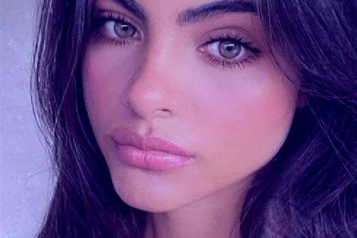 Clara, 20, a dark blonde hazel-eyed latina companion based in Yangba. Offering GFE, Massage, 69. Available for incall and outcall, overnight bookings available.