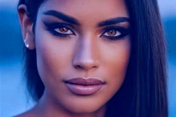 Clara, 20, a red amber-eyed latina companion based in Poiana Blenchii. Offering OWO, Roleplay, CIM. Available for incall and outcall, overnight bookings avai...