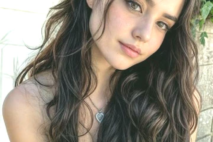 Clara, 20, a red hazel-eyed slavic companion based in Boseroth. Offering A-Level, Deep French Kissing, Duos. Available for incall and outcall, day and evenin...