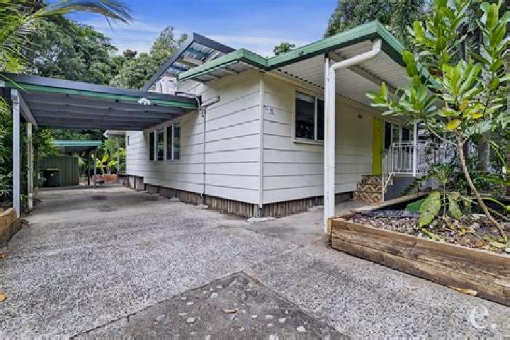 Clara, 20 — Escort in Machans Beach, Australia