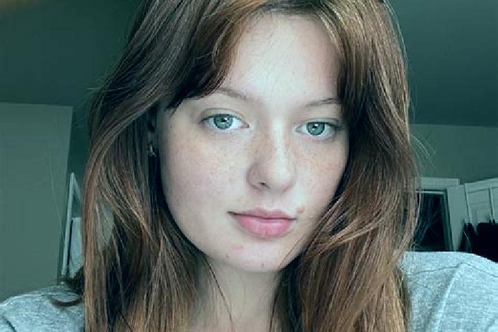 Clara, 21, a red brown-eyed indian companion based in Muelheim. Offering OWO, CIM, BDSM. Available for incall and outcall, day and evening dates.