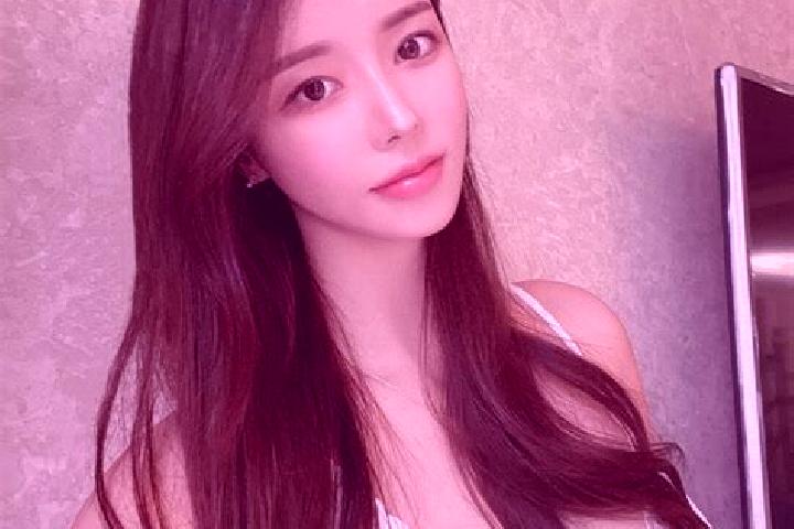 Clara, 21 — Escort in Zhongben, China
