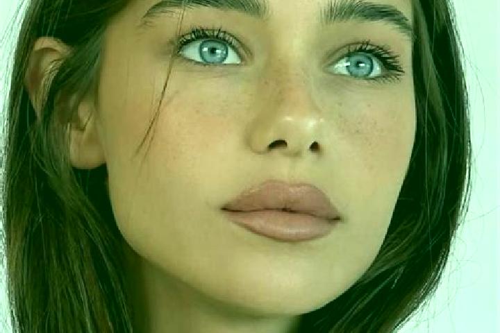 Clara, 22, a brunette grey-eyed european companion based in Dingras. Offering Duos, Prostate Massage, Erotic Massage, Striptease, Couples. Available for inca...