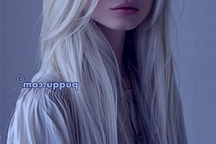 Clara, 22, a platinum blonde blue-eyed caucasian companion based in Limay. Offering OWO, Duos, Fetish. Available for incall and outcall, day and evening dates.