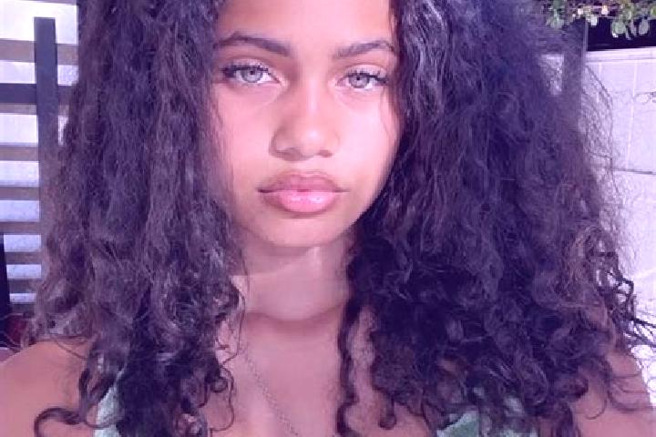 Clara, 22, a red green-eyed mixed companion based in Assenze. Offering Duos, Prostate Massage, 69. Available for incall and outcall, day and evening dates.