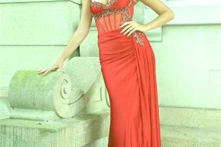 Clara, 22 — Escort in Coutures, France