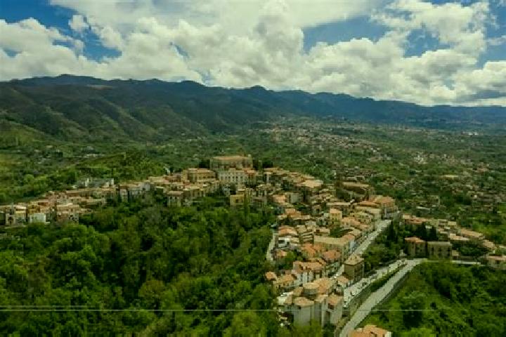 Clara, 22 — Escort in Soveria Mannelli, Italy
