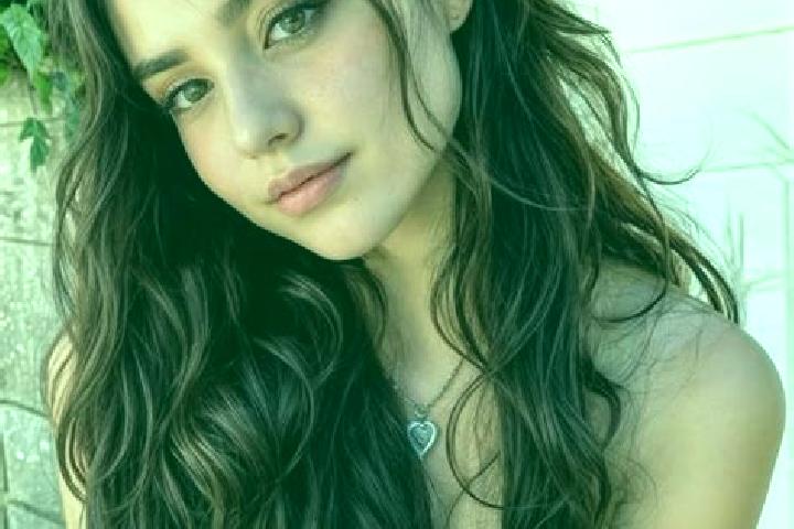 Clara, 23, a auburn hazel-eyed caucasian companion based in Montecreto. Offering OWO, Couples, Overnight. Available for incall and outcall, day and evening d...