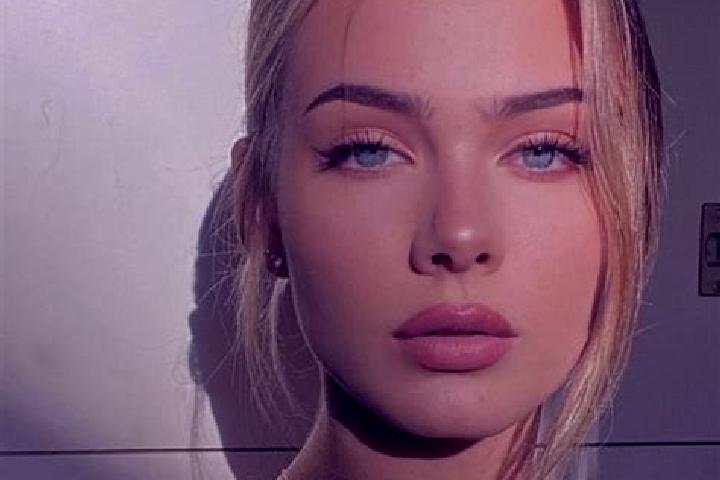 Clara, 23, a black grey-eyed european companion based in Hueyotlipan. Offering Girlfriend Experience. Available for incall and outcall, day and evening dates.
