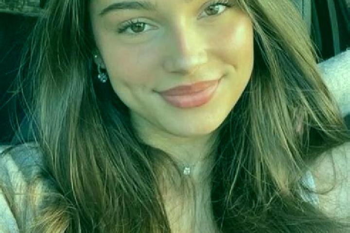 Clara, 23, a brunette hazel-eyed middle eastern companion based in Herrera de Soria. Offering Travel Companion, Fetish, Prostate Massage, GFE. Available for ...