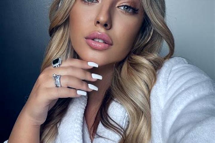 Clara, 23 — Escort in Fedorovskiy, Russia