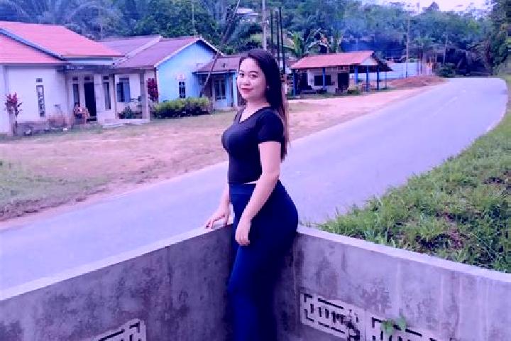 Clara, 23 — Escort in Merapit, Indonesia