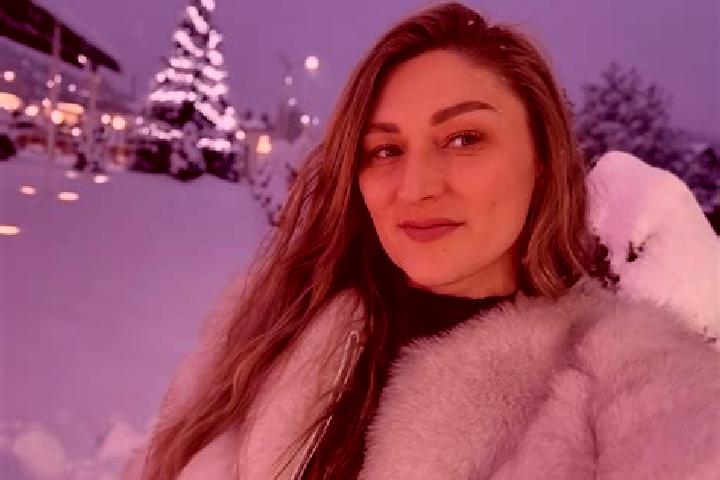 Clara, 23 — Escort in Moisei, Romania