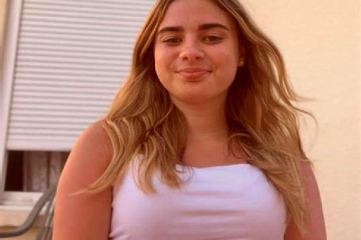 Clara, 23 — Escort in Plouray, France