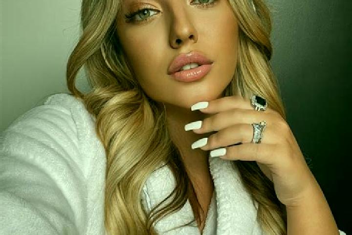 Clara, 23 — Escort in Rozsoshentsi, Ukraine
