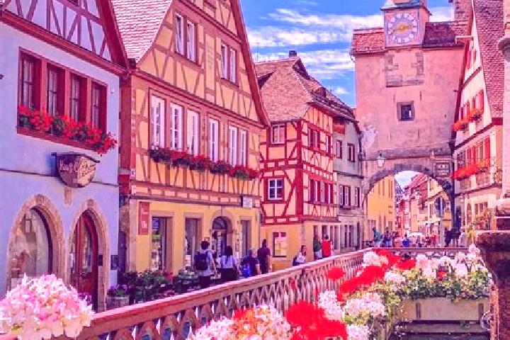 Clara, 23 — Escort in Zangberg, Germany