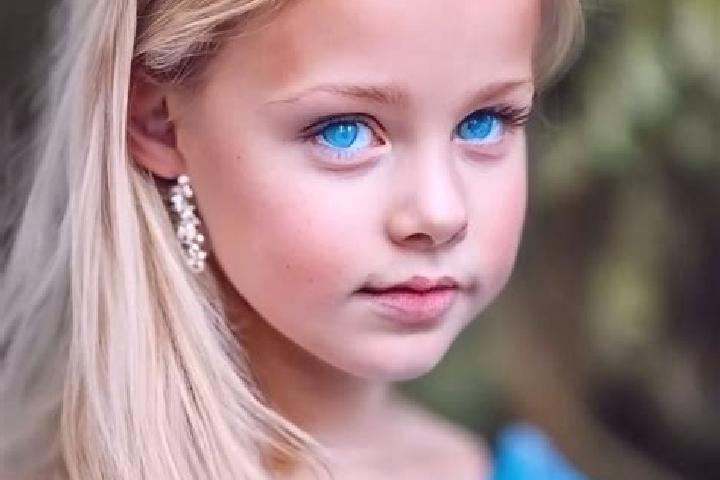Clara, 24, a blonde blue-eyed asian companion based in Bourthes. Offering A-Level, 69, BDSM. Available for incall and outcall, day and evening dates.