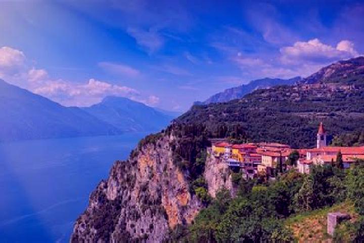 Clara, 24, a brunette grey-eyed asian companion based in Limone sul Garda. Offering Dinner Date, Overnight, Deep French Kissing, Prostate Massage. Available ...