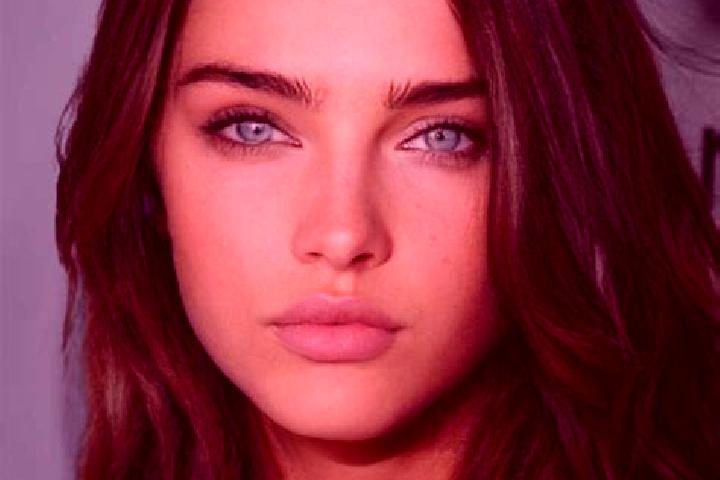 Clara, 24, a chestnut dark-eyed slavic companion based in Serezin-de-la-Tour. Offering Party Girl, CIM. Available for incall and outcall, day and evening dates.