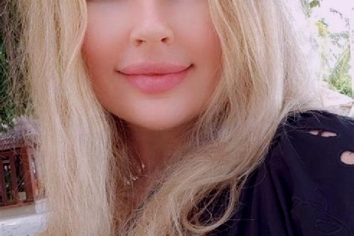 Clara, 24, a dark blonde dark-eyed caucasian companion based in Gambut. Offering BDSM, Massage, GFE, Tantra. Available for incall and outcall, overnight book...