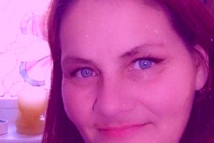 Clara, 24, a red grey-eyed european companion based in Lombar. Offering Dinner Date, Couples, Striptease, Erotic Massage. Available for incall and outcall, d...