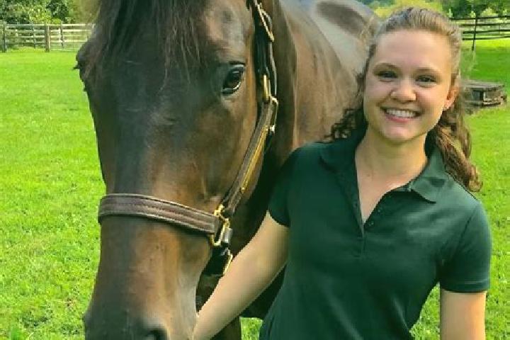 Clara, 24 — Escort in Horse Pasture, United States