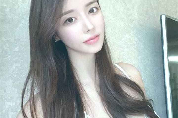 Clara, 24 — Escort in Menlouxia, China