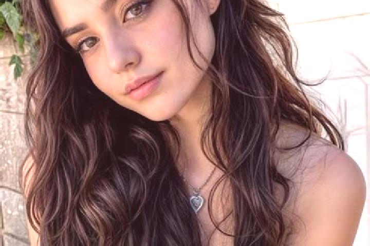 Clara, 25, a auburn brown-eyed caribbean companion based in Merces. Offering GFE, Party Girl, Dinner Date, A-Level. Available for incall and outcall, overnig...