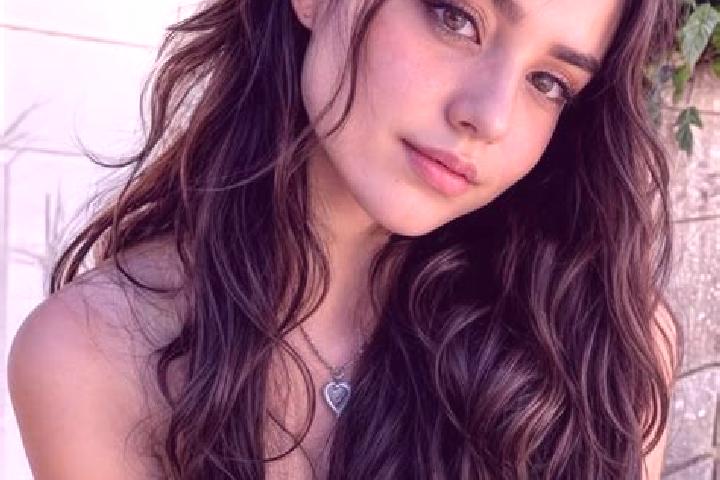 Clara, 25, a auburn hazel-eyed slavic companion based in Untermieming. Offering Domination, OWO, 69. Available for incall and outcall, day and evening dates.