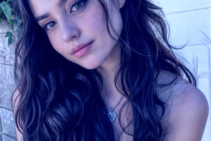 Clara, 25, a chestnut hazel-eyed middle eastern companion based in Leon Valley. Offering OWO, Massage, Domination. Available for incall and outcall, overnigh...