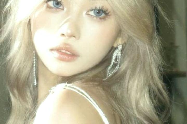 Clara, 25, a dark blonde blue-eyed asian companion based in Windhag. Offering Dinner Date, Tantra, A-Level, 69. Available for incall and outcall, overnight b...