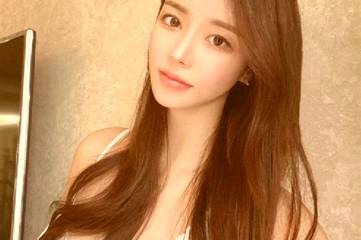 Clara, 25 — Escort in Villeroy, France