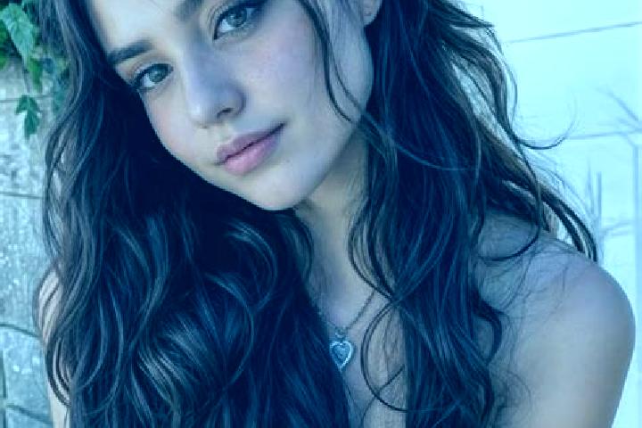 Clara, 26, a auburn hazel-eyed middle eastern companion based in Amityville. Offering Travel Companion, CIM, Fetish, A-Level. Available for incall and outcal...