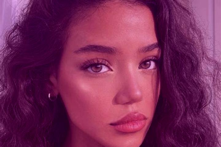 Clara, 26, a black brown-eyed caucasian companion based in Zevgarakion. Offering Striptease, Dinner Date, Duos. Available for incall and outcall, overnight b...