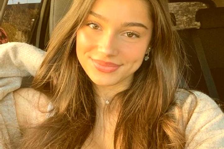 Clara, 26, a brunette blue-eyed mixed companion based in Muhen. Offering Tantra, Deep French Kissing, Prostate Massage, BDSM. Available for incall and outcal...