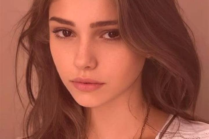 Clara, 26, a chestnut grey-eyed slavic companion based in Oksfjord. Offering Roleplay, Dinner Date, Girlfriend Experience. Available for incall and outcall, ...
